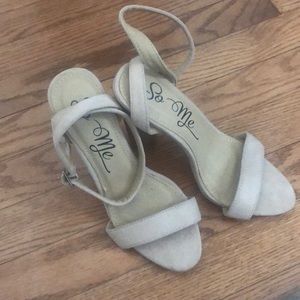 Tan high heels goes perfectly with a nice jeans